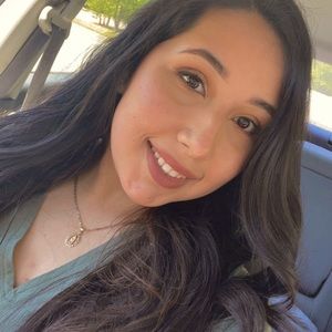 Meet your Posher, Brisia